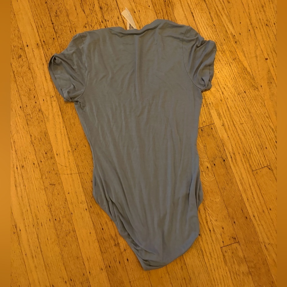 Free people v neck cap sleeve tee bodysuit - Picture 4 of 6
